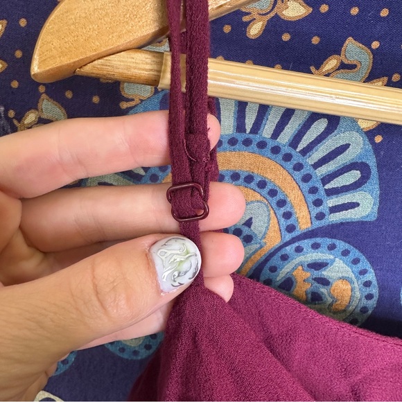 🦋5/20$🦋 maroon off the shoulder blouse - Picture 4 of 6